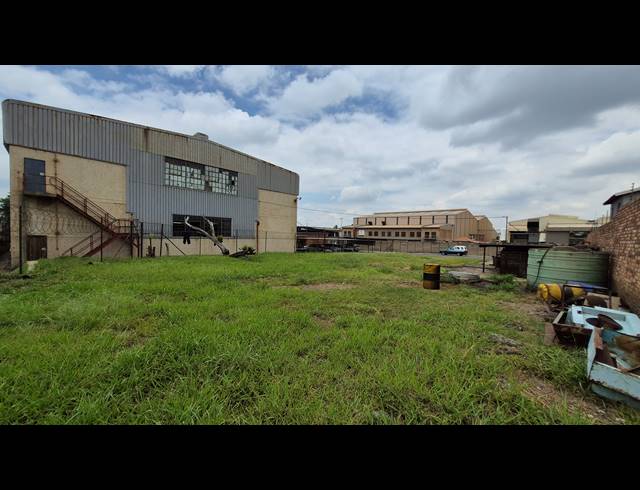 1,850M² FACTORY FOR SALE IN ANDERBOLT